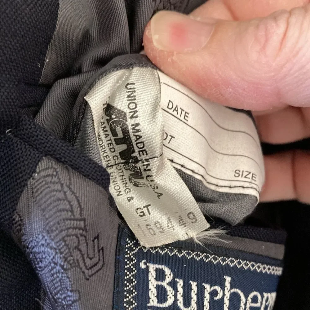 Burberrys' Mens Vintage Navy Wool 44R Blazer 2 Gold Button Front‎ Single Vent
